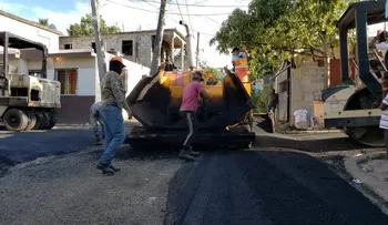 Tras más de 20 años de espera, el asfalto llegó a San Felipe, Los Arquéanos y otros sectores de Santo Domingo Norte   