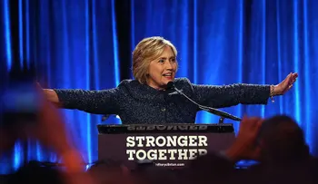 Duros calificativos de Clinton contra la mitad de los seguidores de Donald Trump agitan la campaña