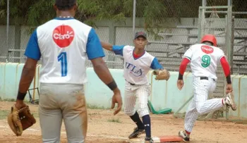 Harán el domingo torneo softbol añejo en La Farándula