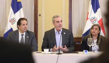Presidente Abinader reconoce a médicos forenses por histórica labor en tragedia Jet Set