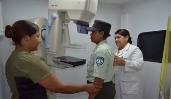  Despacho Primera Dama realiza mamografías a AMET 