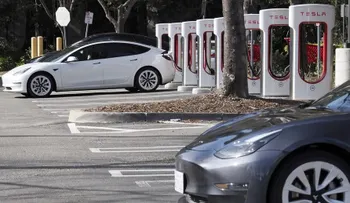 Elon Musk: Tesla lanzaría en septiembre nuevo modelo avanzado del FSD