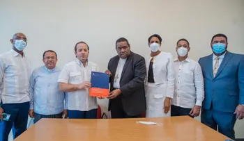 Ministerio Administrativo de la Presidencia entrega fondos a instituciones sin fines de lucro en Higüey
