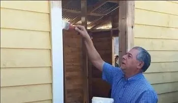 Pintándole a los pobres y besando viejitas. Lo que sea por un voto