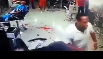 IMÁGENES EXPLÍCITAS: Matan a un hombre en una peluquería en Colombia (FUERTE VIDEO)