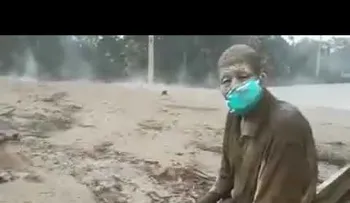 FUERTE VIDEO: La lava y el lodo sepultan a varias personas en Guatemala (18+)