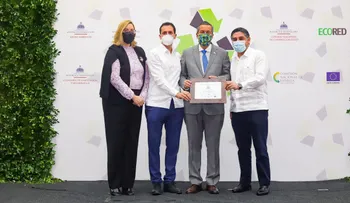 En la sexta entrega del Premio a la Producción Más Limpia reconocen a 30 empresas y una institución pública