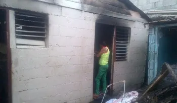 Hombre encierra a su pareja en vivienda y le prende fuego