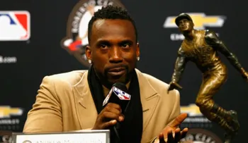McCutchen gana el premio Roberto Clemente