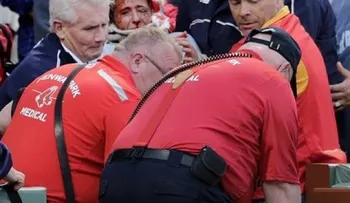 Espectadora grave tras recibir golpe de bate en Fenway Park de Boston