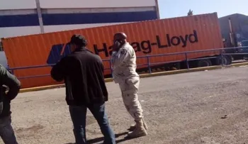 Incautan camión con contrabando millonario de whisky y otras mercancías