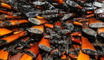 Marina australiana encuentra 2.000 presuntas armas iraníes en barco de pesca