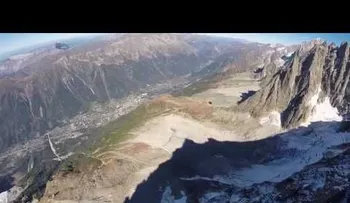 Cerca de la muerte: graba su salto en traje aéreo que casi termina en tragedia