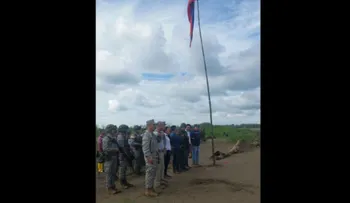 Militares venezolanos que habían instalado un campamento salen de territorio colombiano