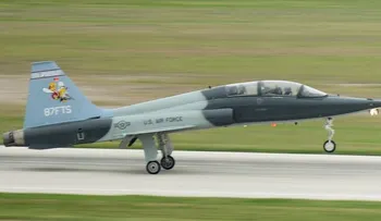 Se estrella avión militar en Mississippi y sobreviven los dos pilotos