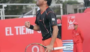 Víctor Estrella derrota al No. 25 del mundo y pasa a 3ra ronda en ATP 500 