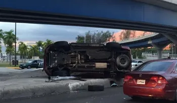 Aparatoso accidente bajo el elevado de la Ortega y Gasset