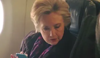 ¿Por qué esta foto de Hillary Clinton se volvió viral? Mira lo que está leyendo