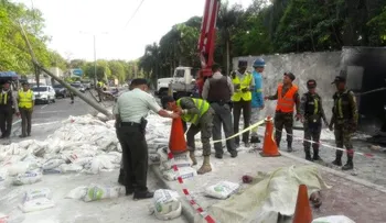 Muere conductor de una patana tras chocar contra poste de luz 