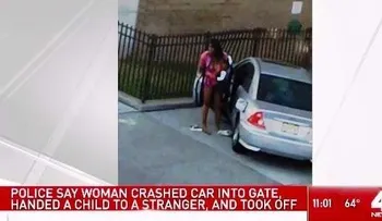 Detienen a una mujer por entregar su bebé a un extraño, después de chocar su carro