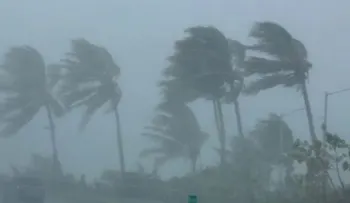  Lee ya es huracán categoría 1 y subirá más este lunes; María baja al número 2 