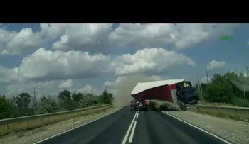 Impactante accidente de tráfico afecta a dos camiones y dos coches