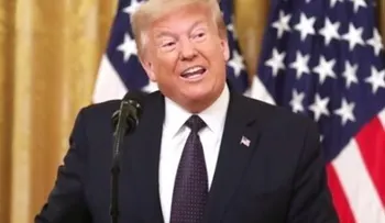 Trump ordena castigar con "largas penas de prisión" a quien ataque monumentos