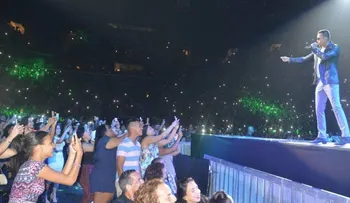 Un Romeo divertido, romántico, sensual y moderno conquista el Barclays Center, de Brooklyn, New York.