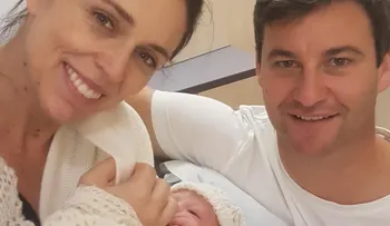 La primera ministra de Nueva Zelandia da a luz a una bebé