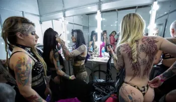 Feria del tatuaje en Brasil abre con un concurso de belleza y nuevas tendencias