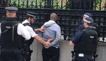 Arrestan a un hombre supuestamente armado con un cuchillo cerca del Parlamento británico