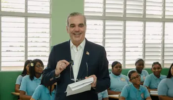 Abinader da seguimiento a Educación Moral, Cívica y Ética