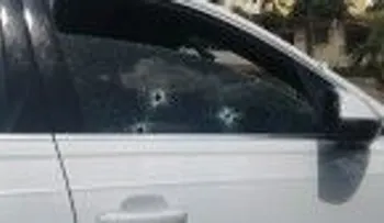 Desconocidos tirotean vehículo en avenida Carmen de Mendoza hiriendo a su conductor