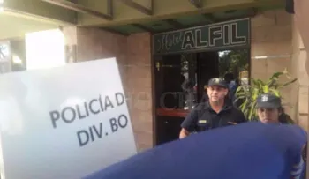 Un policía seduce una joven de 13 años, la asesina en un hotel y se quita la vida 