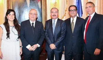  Danilo Medina rememora relaciones históricas con Cuba, recibe a Eusebio Leal