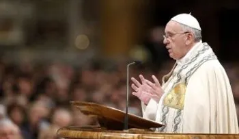 Papa pide a los católicos que reconozcan a pecadores y no teman sus miserias 