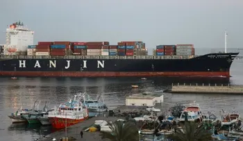 La flota naviera con 540.000 contenedores que ningún puerto del mundo quiere recibir