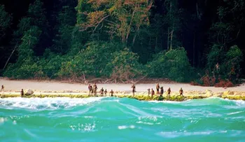 La isla donde sus habitantes tribales matan a todo aquel que la visite