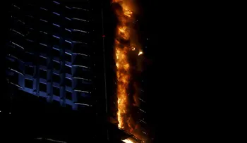 Arde un hotel de lujo cerca del rascacielos más alto del mundo en Dubái (VIDEO)