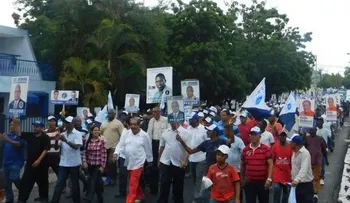 Fello Suberví encabeza caravana de su candidatura a alcalde del DN