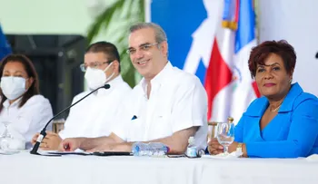 Presidente Abinader anuncia la construcción de escuela para niños especiales y Hospital Materno Infantil en SDO