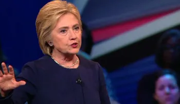 Clinton acusa a Trump de 'incitar a la violencia colectiva' durante sus actos de campaña