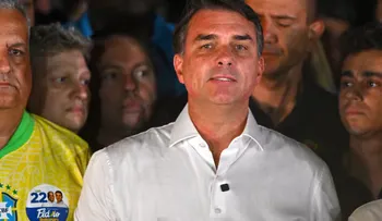 Migraciones de Argentina confirma que Flávio Bolsonaro viajó con su familia a Ecuador sin impedimento legal