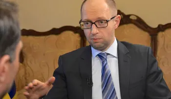 Renuncia el primer ministro de Ucrania