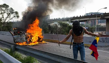 Un hombre murió quemado en una protesta contra Nicolás Maduro en Venezuela
