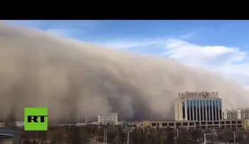 Una tormenta de arena "se traga" una ciudad china 