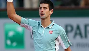 Novak Djokovic cede un set en torneo Roland Garros