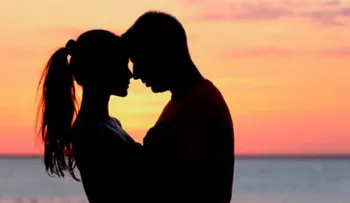 6 señales para reconocer cuando un hombre está muy enamorado