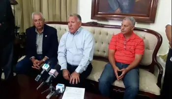 Serulle pide reconsiderar aumento sueldos regidores y alcalde en Santiago