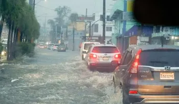Gran Santo Domingo bajo alerta amarilla: lluvias causan inundaciones y obstruyen el tránsito